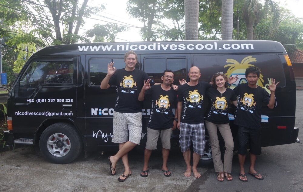 Des clients heureux après leurs plongées avec Nico Dives Cool à Bali
